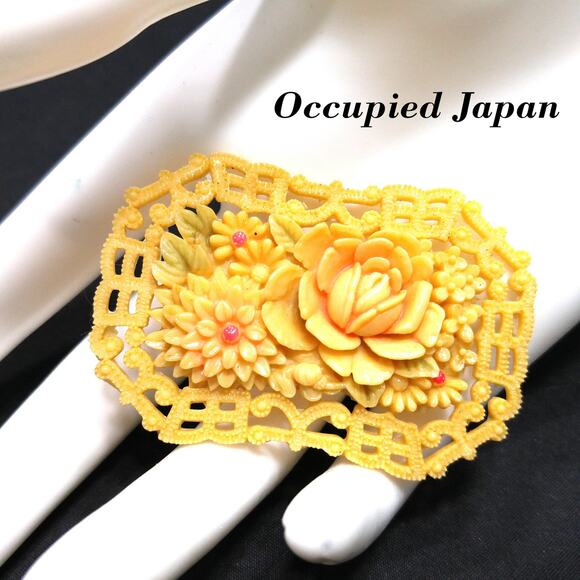 Vintage Celluloid Openwork Flower Brooch, Occupied Japan, 1940s - Picture 1 of 10